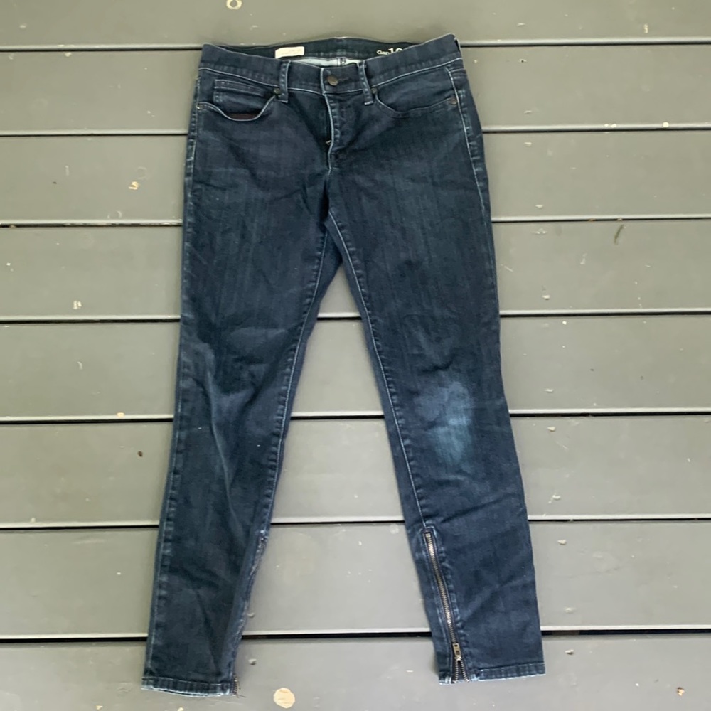 Gap Legging Jean Size 28/6r with zipper on leg